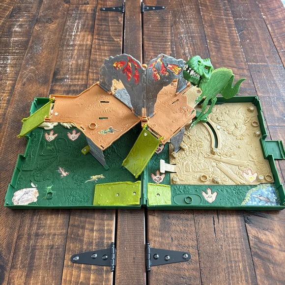 Matchbox Fold & Go Pop Up Playset Dino Volcano Green - Picture 3 of 5